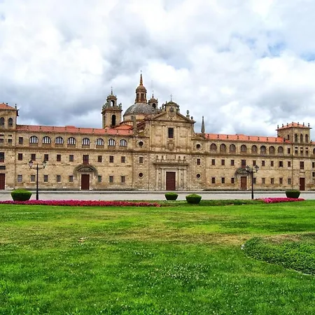 Morin Grey Casa En El Corazon De La Ribeira Sacra Monforte De Lemos